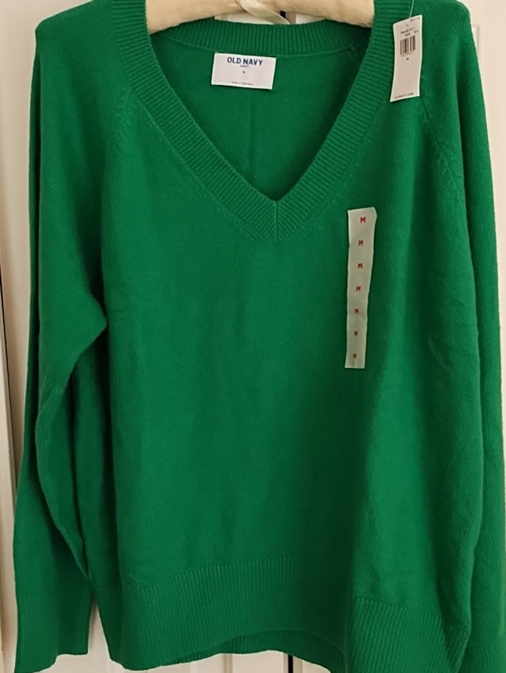Old Navy SoSoft V Neck Sweater NWT! Kelly Green 💚